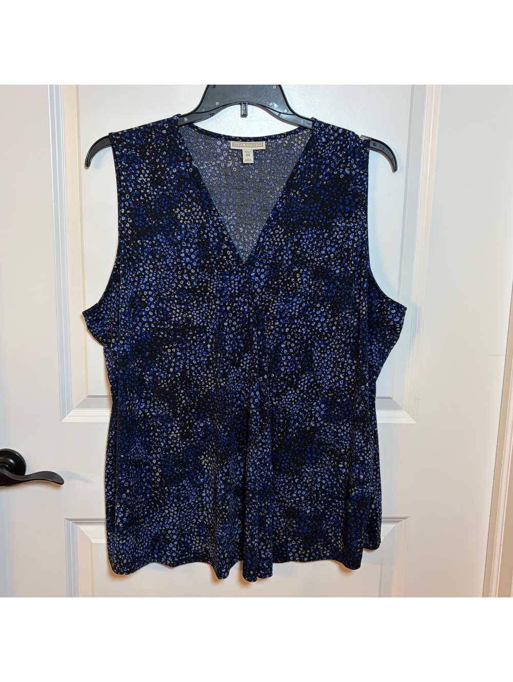 Ann Taylor Sleeveless Blue and Black Patterned V-Neck Top Size L
